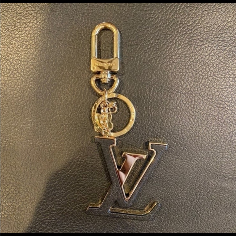 Louis Vuitton Capucines Bag Charm and Key Holder - Picture 4 of 7